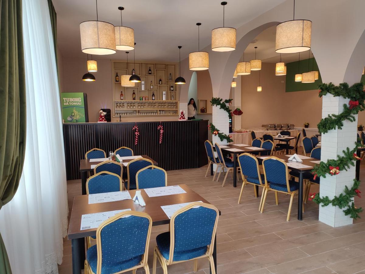 Hotel Iri Буштени Экстерьер фото