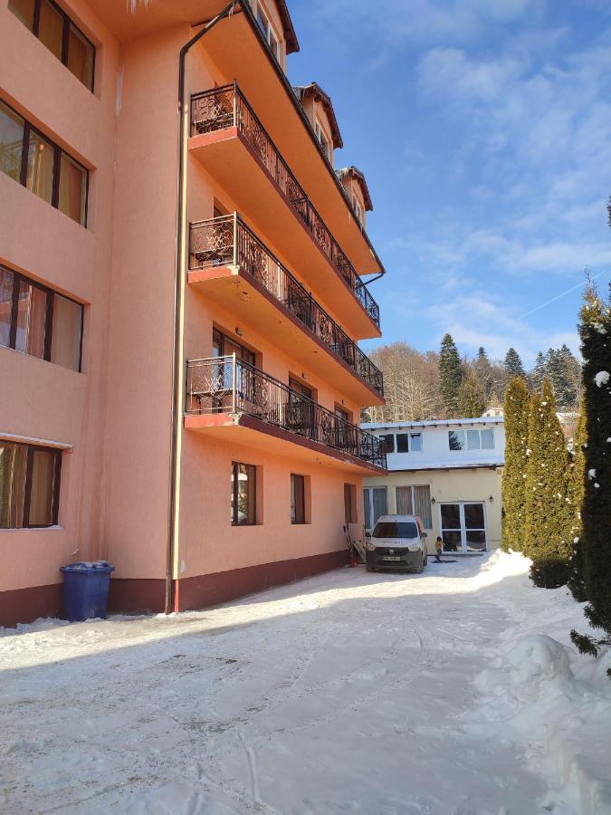 Hotel Iri Буштени Экстерьер фото