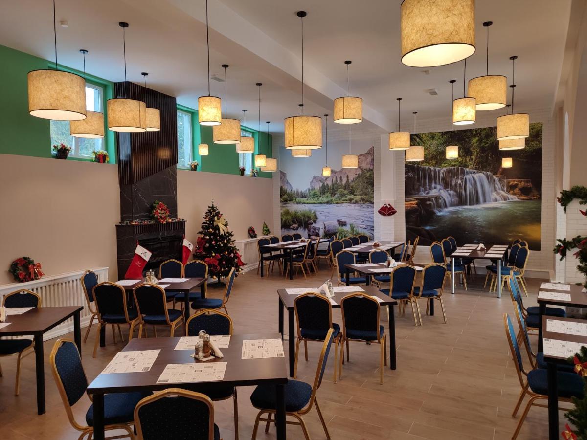 Hotel Iri Буштени Экстерьер фото