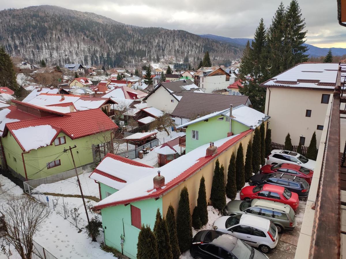 Hotel Iri Буштени Экстерьер фото