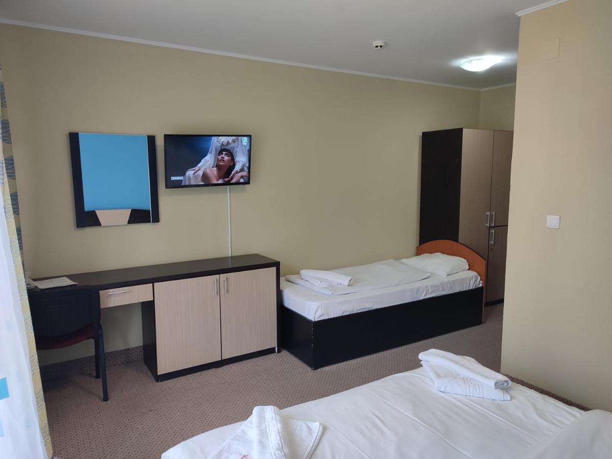 Hotel Iri Буштени Экстерьер фото