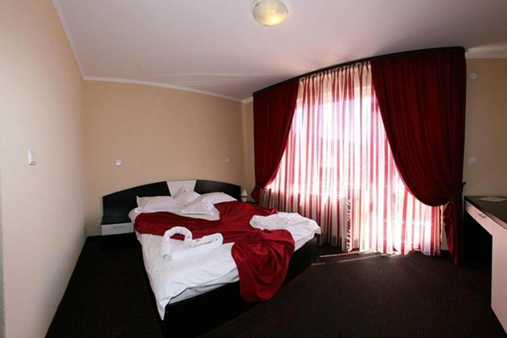 Hotel Iri Буштени Экстерьер фото