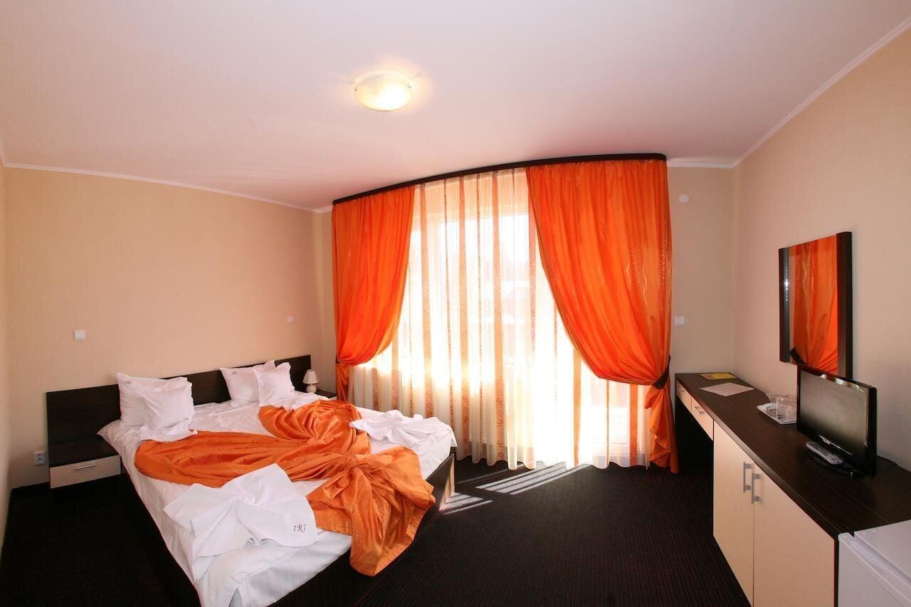 Hotel Iri Буштени Экстерьер фото