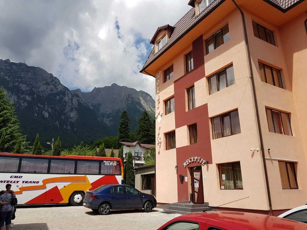 Hotel Iri Буштени Экстерьер фото