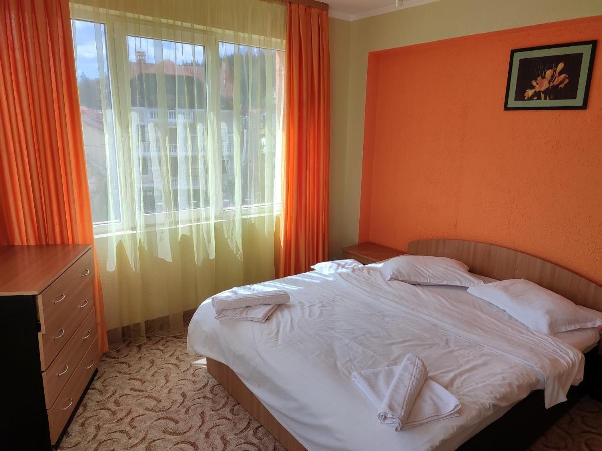 Hotel Iri Буштени Экстерьер фото