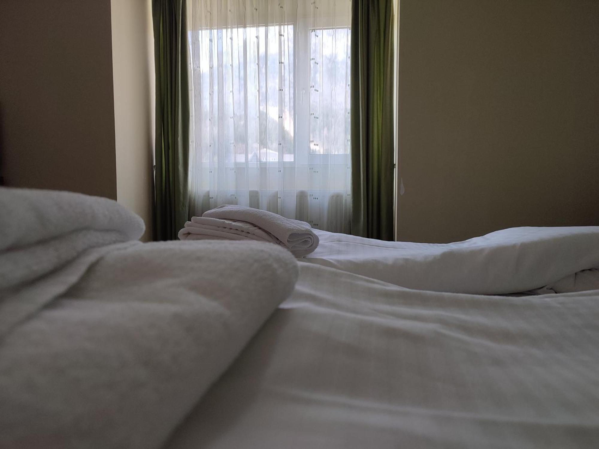 Hotel Iri Буштени Экстерьер фото