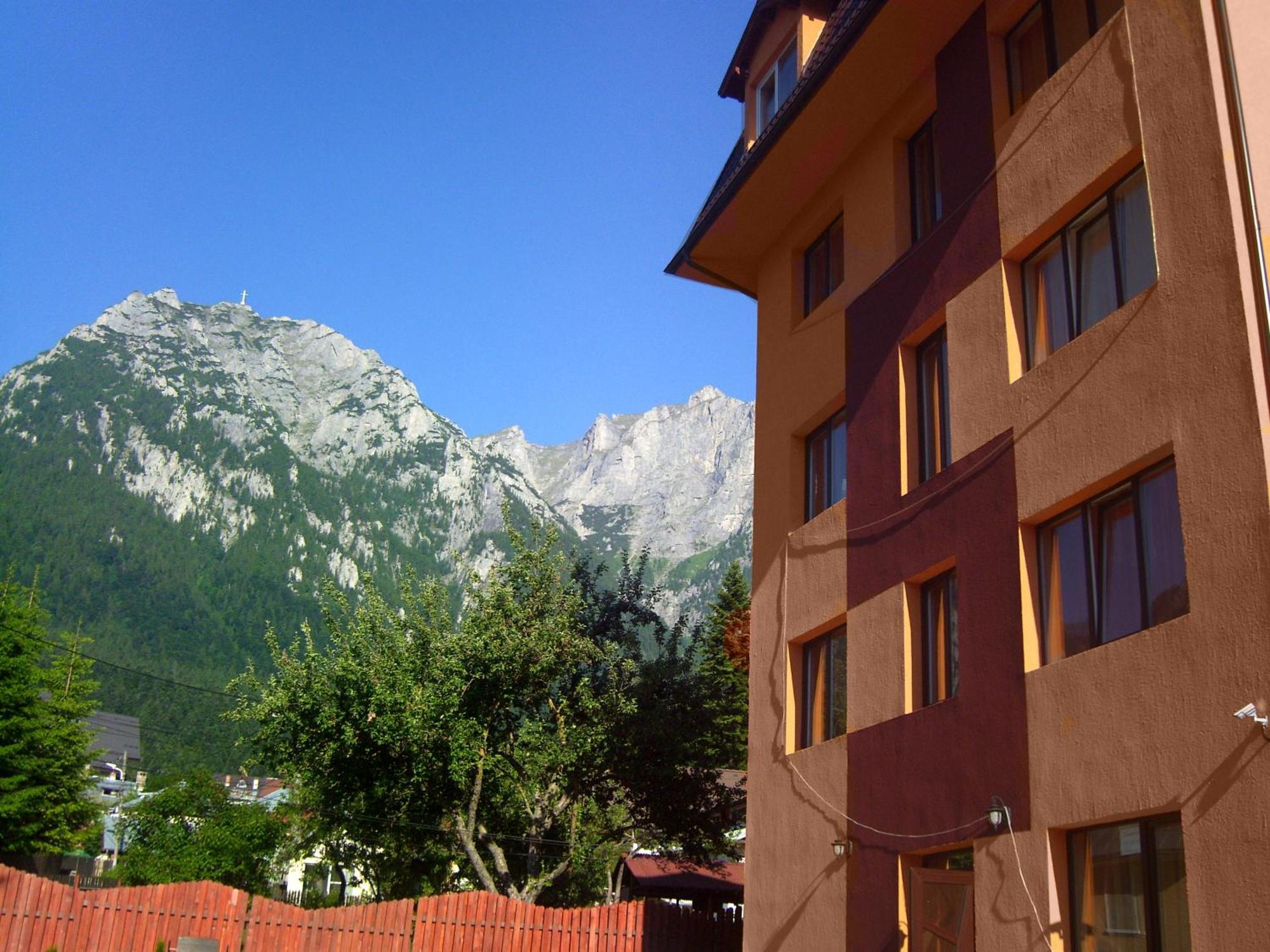 Hotel Iri Буштени Экстерьер фото